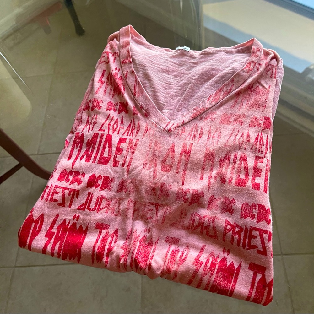 V-neck Vintage Pink metal t-shirt 🤘🏼
